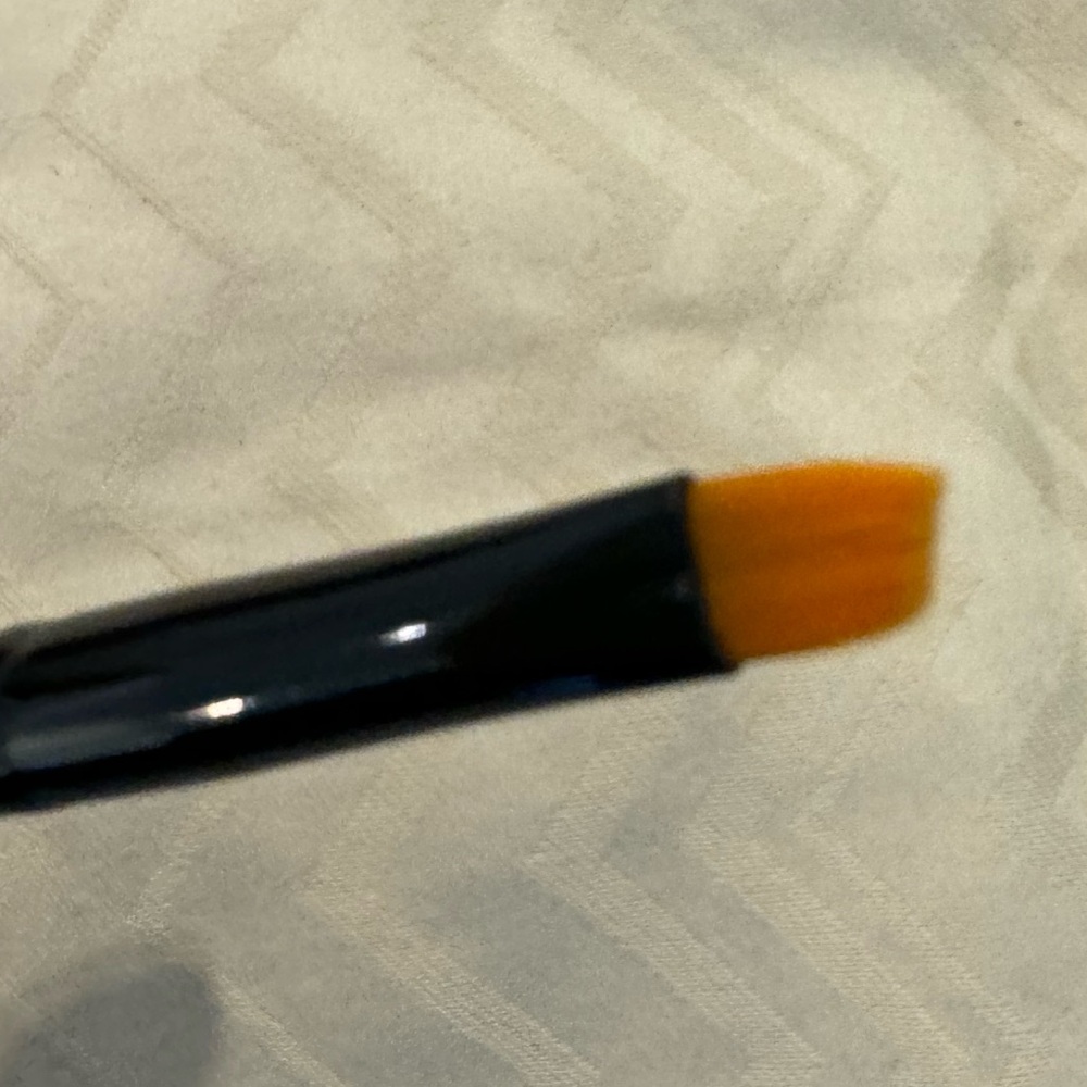 MAKEUP BRUSH. NEVER USED
